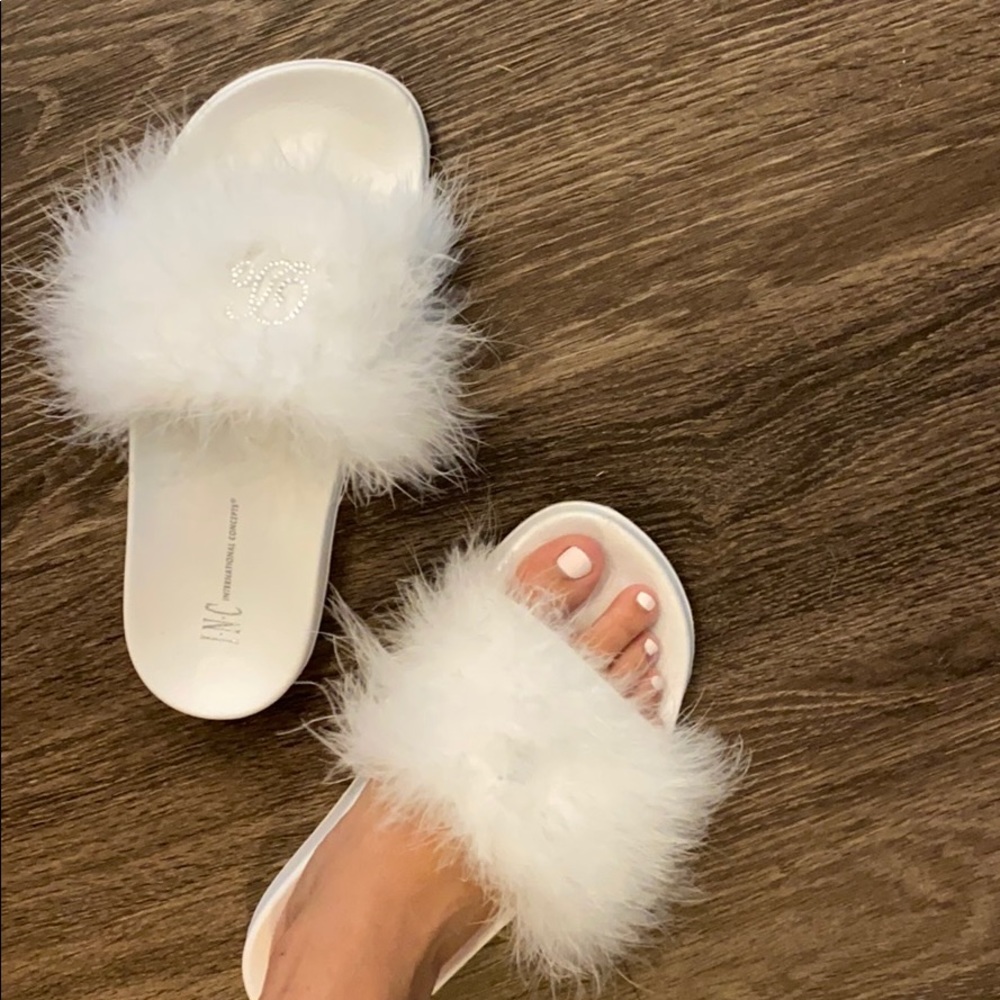 I do slippers fuzzy size 7/8